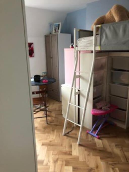 Appartement In Maison De Metre In Etterbeek *